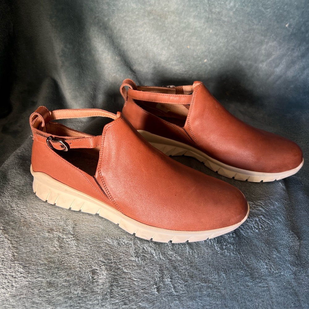 Naot Women's Brown Slip-On Flats